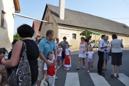 KNOBLEHARJEVO 2012 - Otvoritev ceste in pločnika do osnovne šole Frana Metelka 35